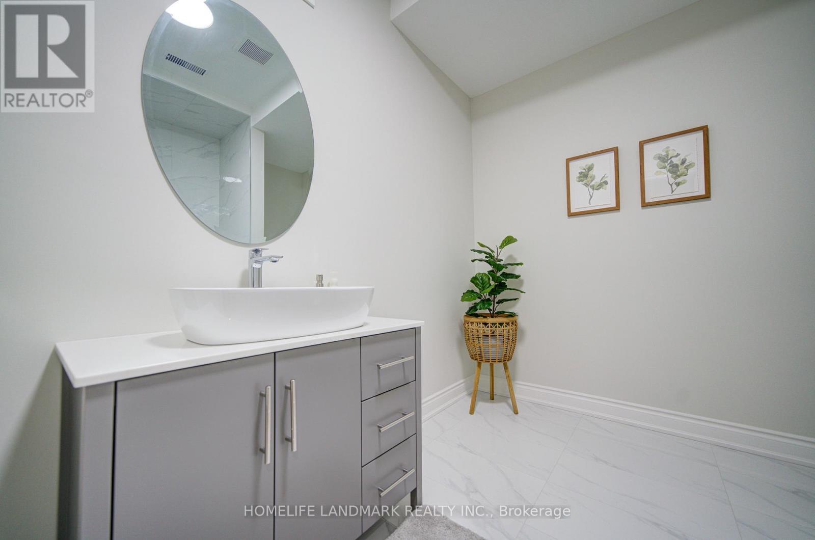 1369 Yellow Rose Circle, Oakville, ON - Indoor Photo Showing Bathroom