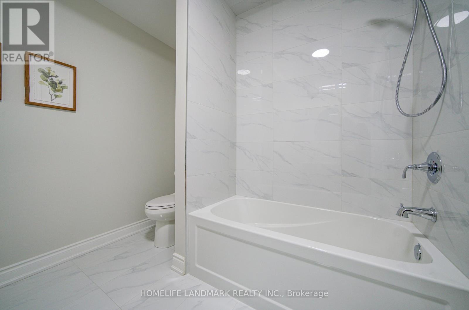 1369 Yellow Rose Circle, Oakville, ON - Indoor Photo Showing Bathroom