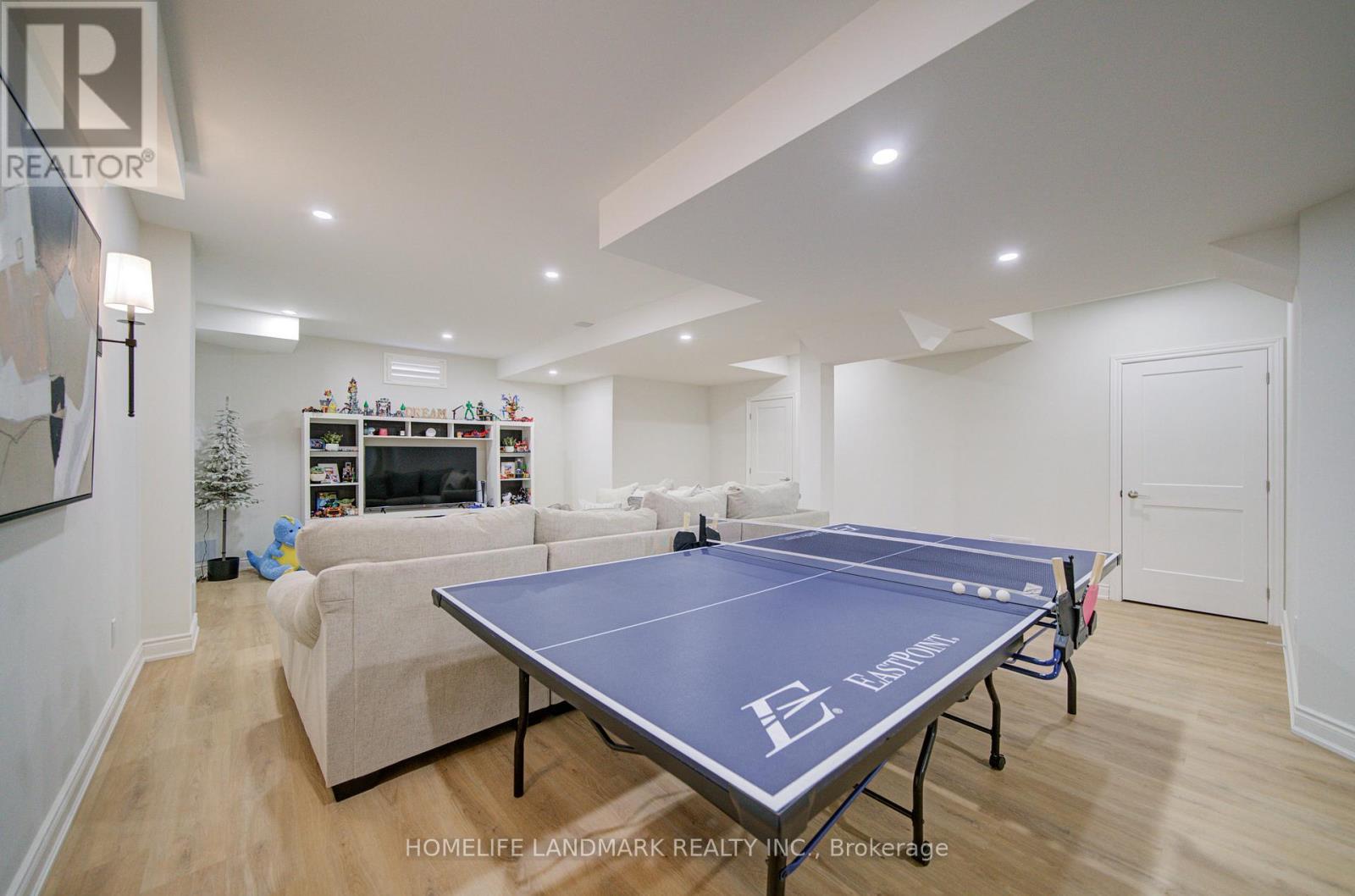 1369 Yellow Rose Circle, Oakville, ON - Indoor Photo Showing Other Room