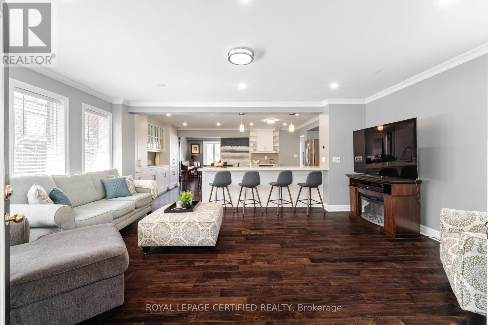 5 Stockman Crescent, Halton Hills, ON - Indoor Photo Showing Living Room