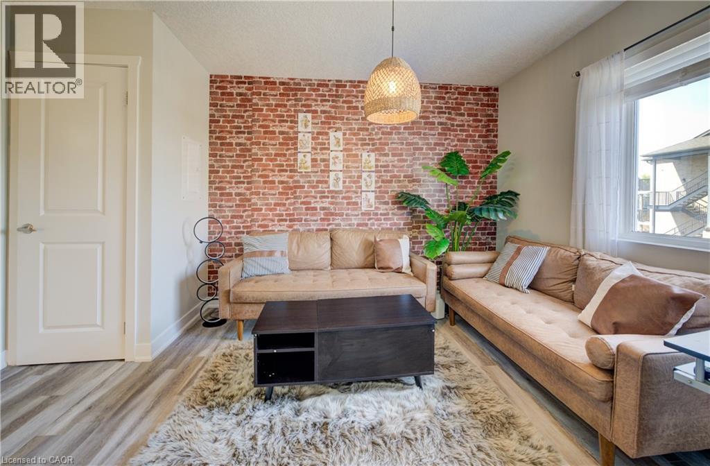 185 Windale Crescent Unit# 6A, Kitchener, ON - Indoor Photo Showing Living Room