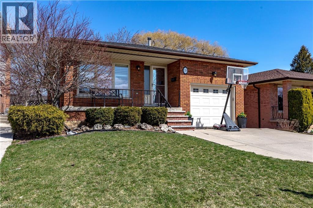 39 Trenholme Crescent, Hamilton, ON - Outdoor With Deck Patio Veranda