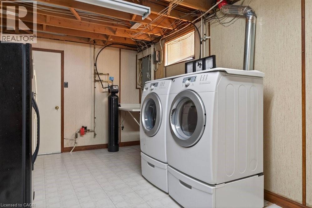 39 Trenholme Crescent, Hamilton, ON - Indoor Photo Showing Laundry Room