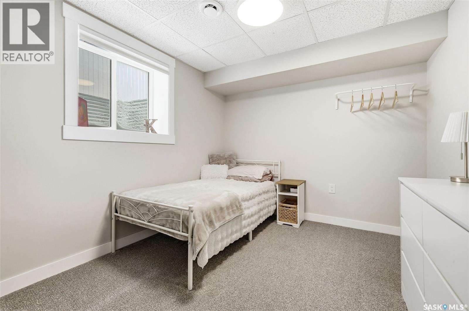 5668 Pearsall Crescent, Regina, SK - Indoor Photo Showing Bedroom