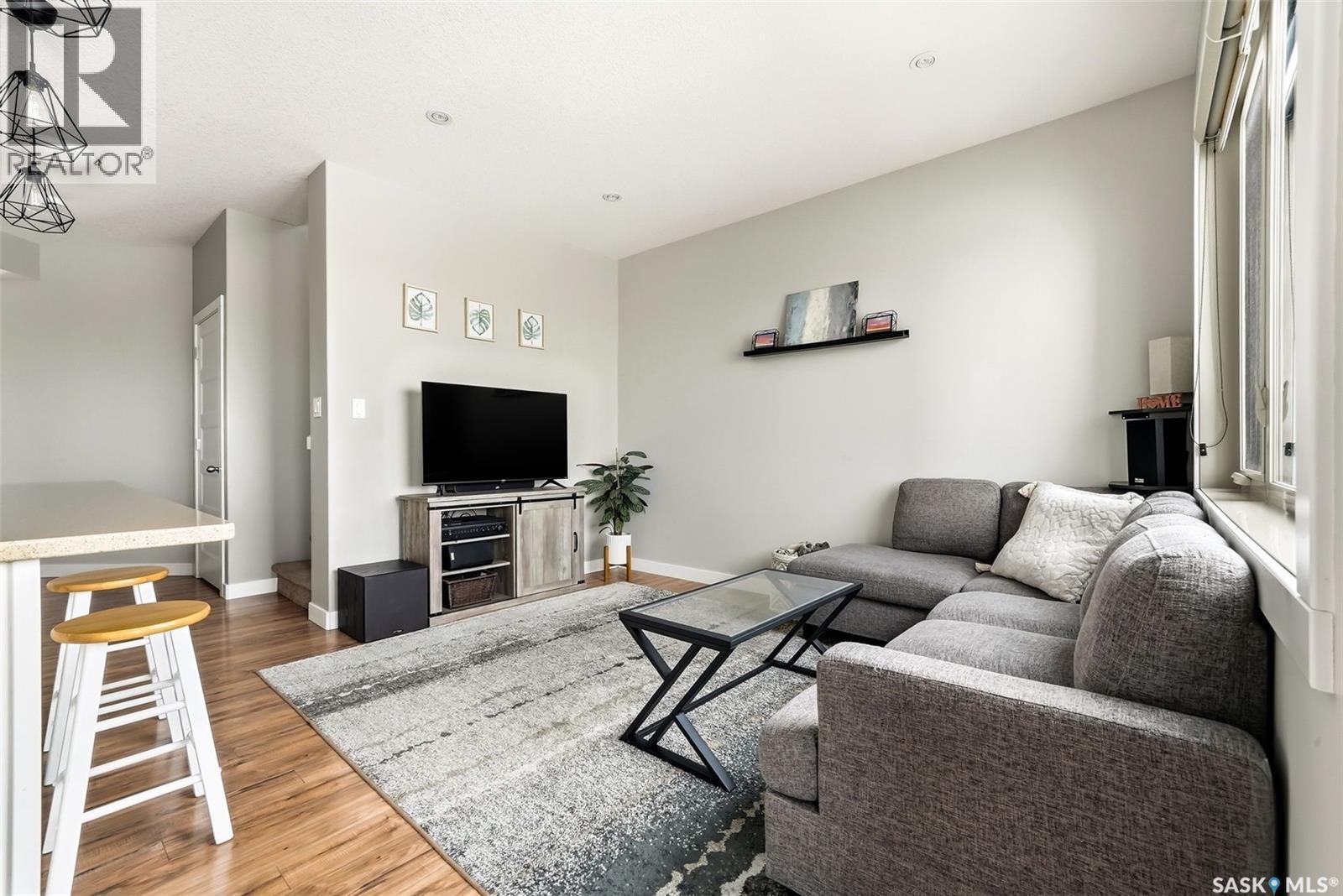 5668 Pearsall Crescent, Regina, SK - Indoor Photo Showing Living Room