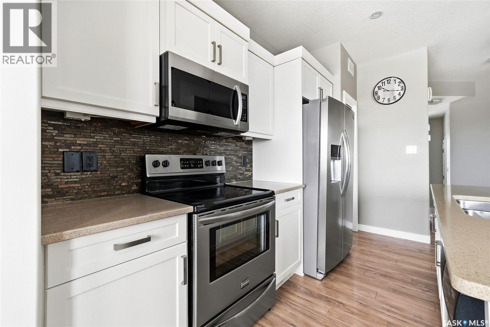5668 Pearsall Crescent, Regina, SK - Indoor Photo Showing Kitchen With Stainless Steel Kitchen