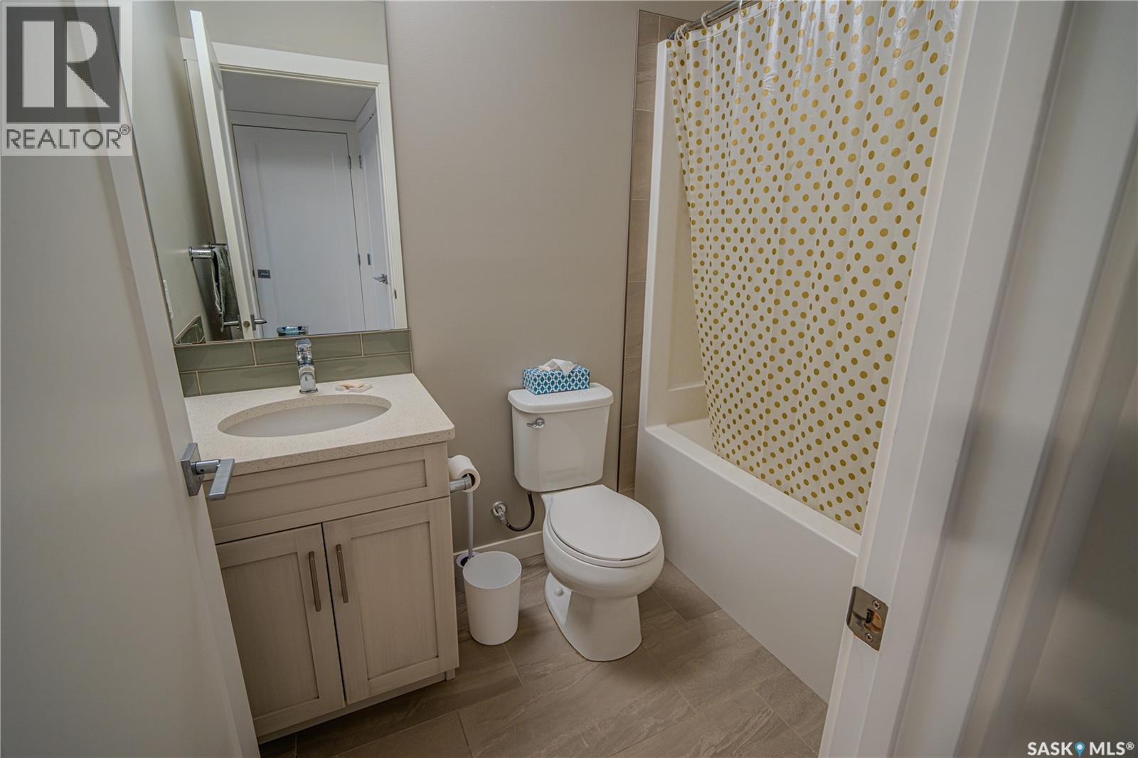 4529 E Keller Avenue, Regina, SK - Indoor Photo Showing Bathroom