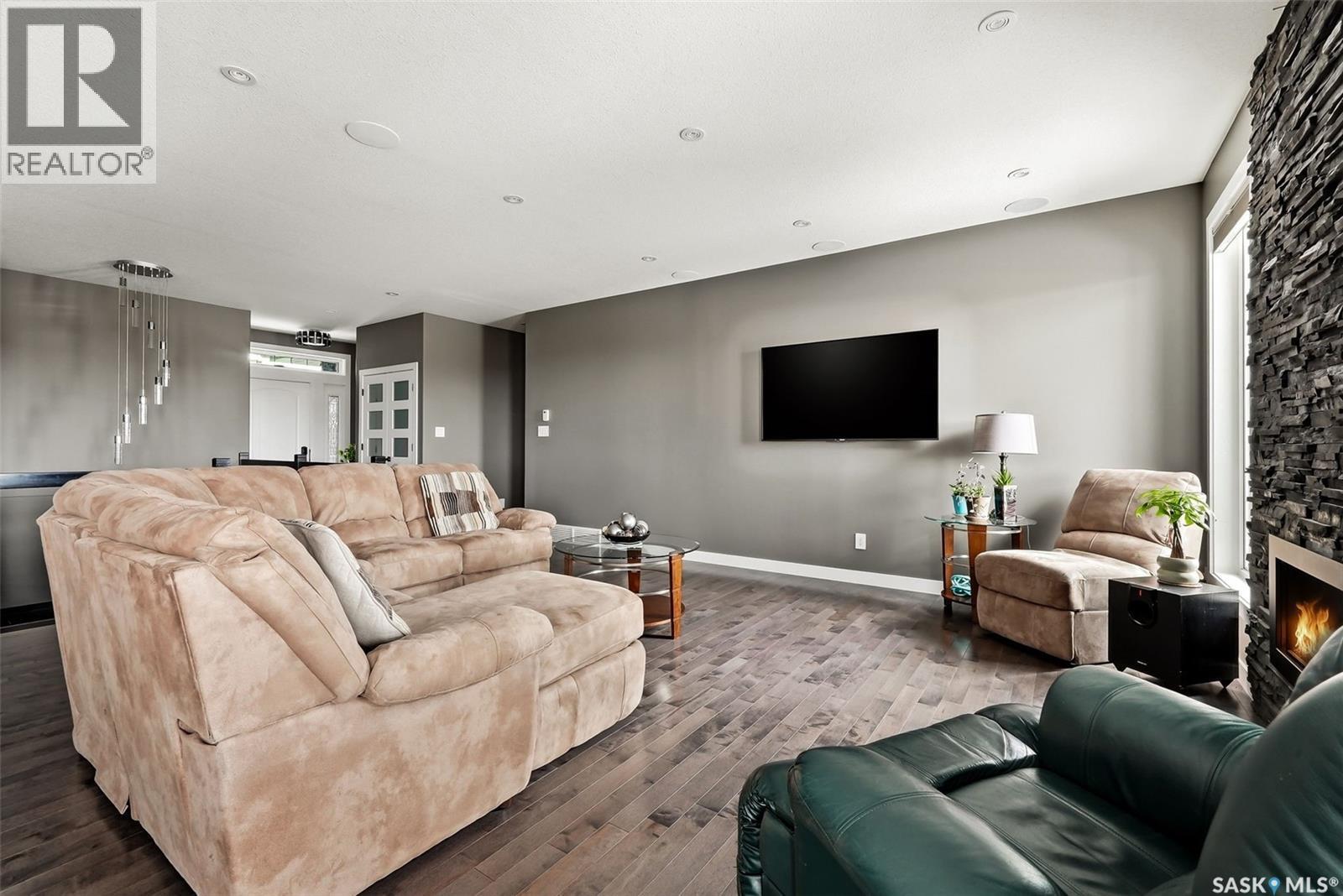 6040 Little Pine Loop, Regina, SK - Indoor Photo Showing Living Room