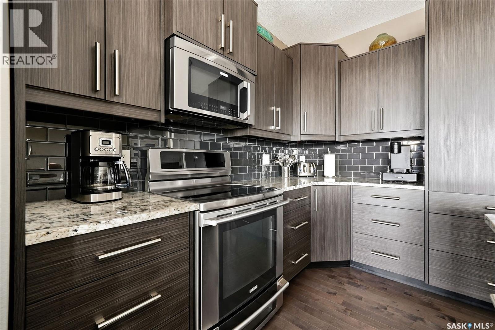 6040 Little Pine Loop, Regina, SK - Indoor Photo Showing Kitchen With Stainless Steel Kitchen With Upgraded Kitchen
