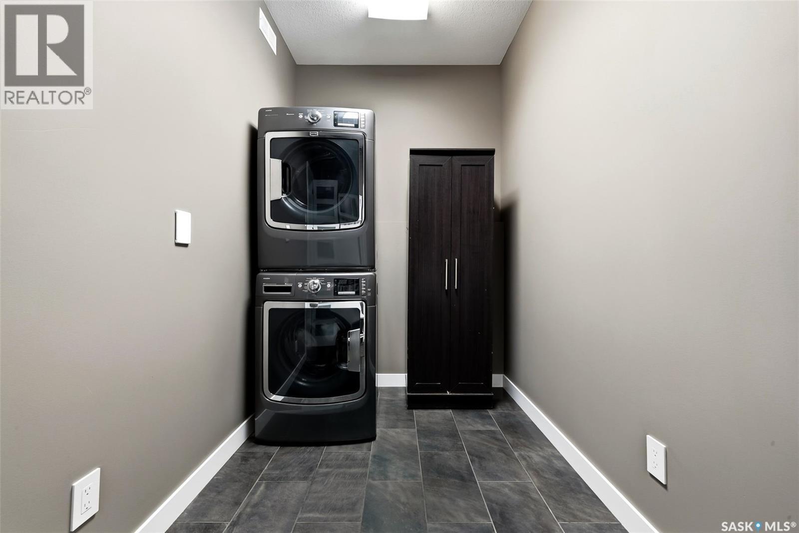6040 Little Pine Loop, Regina, SK - Indoor Photo Showing Laundry Room