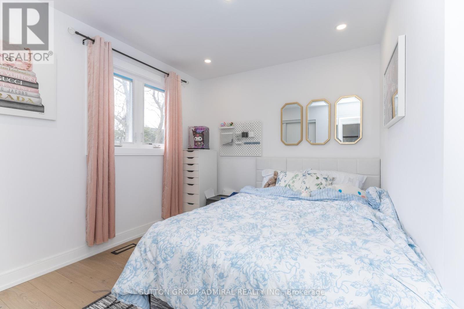 37 Spring Gate Boulevard, Vaughan, ON - Indoor Photo Showing Bedroom