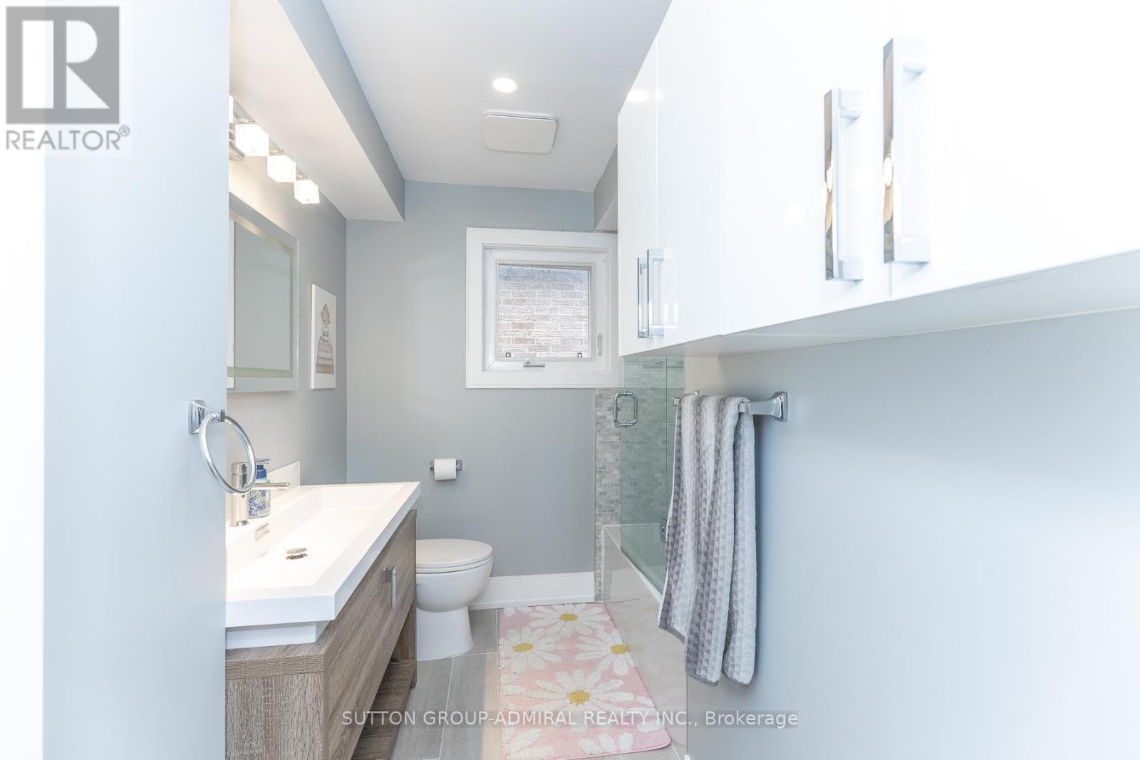 37 Spring Gate Boulevard, Vaughan, ON - Indoor Photo Showing Bathroom