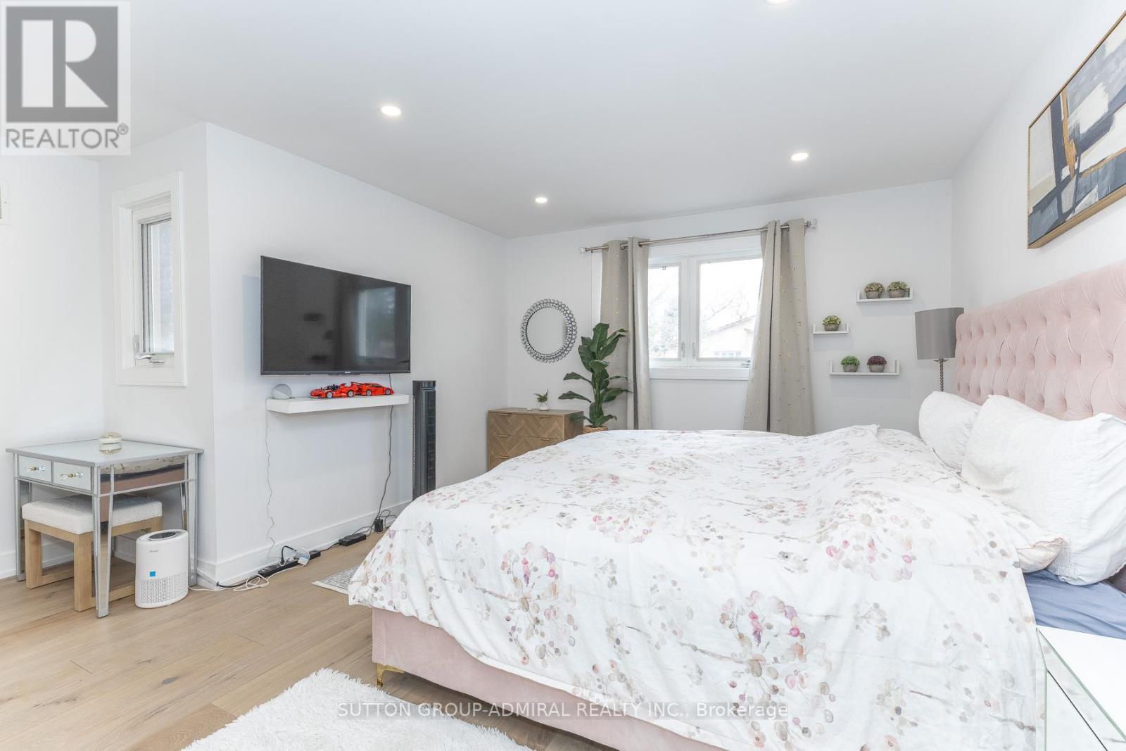37 Spring Gate Boulevard, Vaughan, ON - Indoor Photo Showing Bedroom