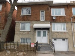 8529 Boul. de l'Acadie Montréal (Villeray/Saint-Michel/Parc-Extension), QC H3N 2W7