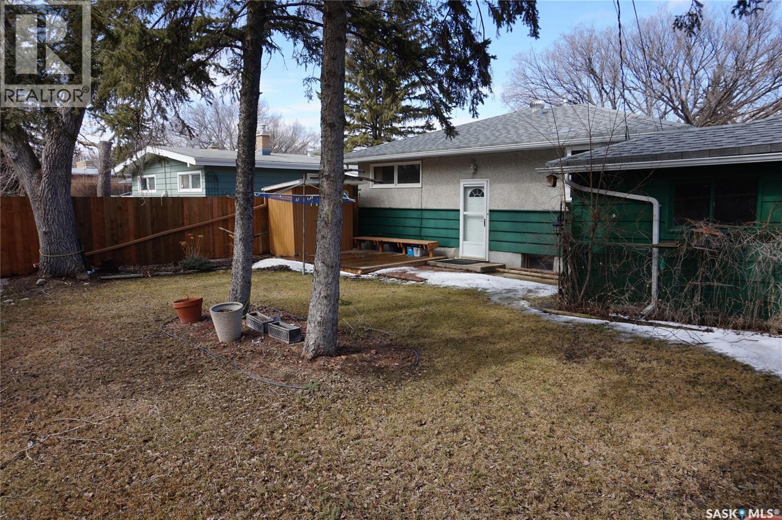 77 Millar Crescent, Regina, SK - Outdoor