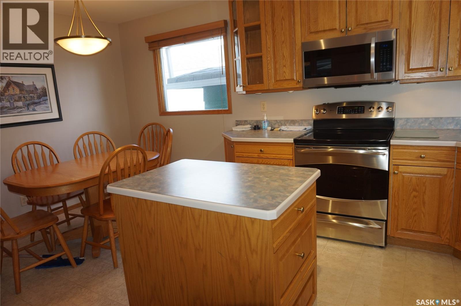 77 Millar Crescent, Regina, SK - Indoor Photo Showing Kitchen