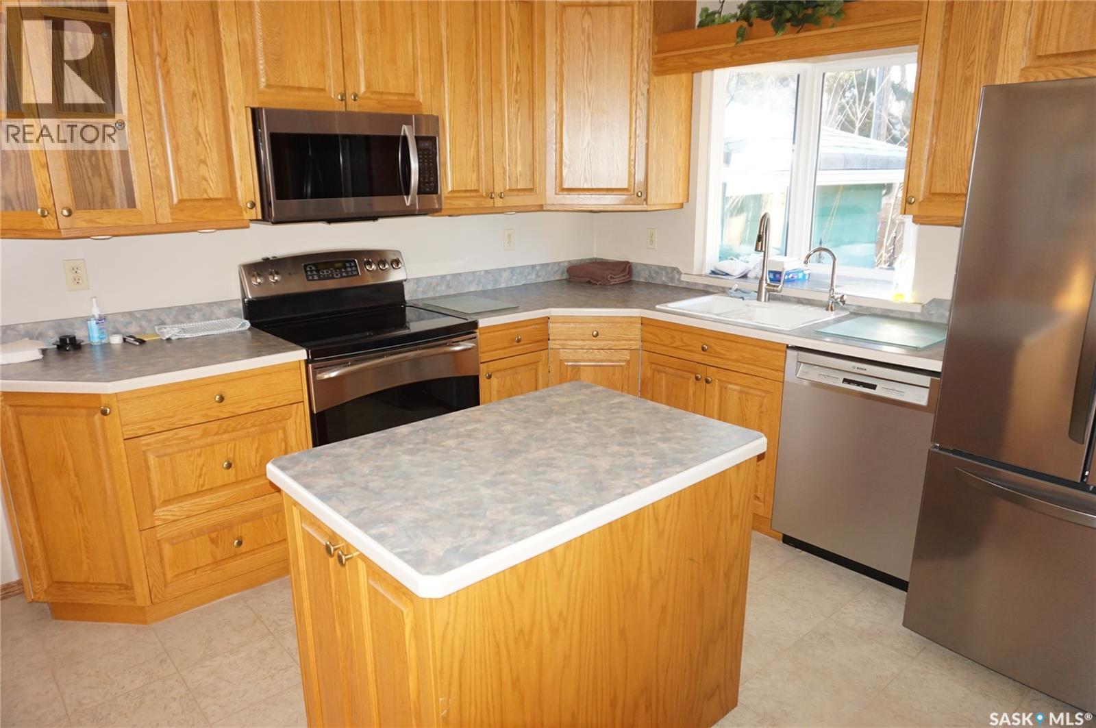 77 Millar Crescent, Regina, SK - Indoor Photo Showing Kitchen