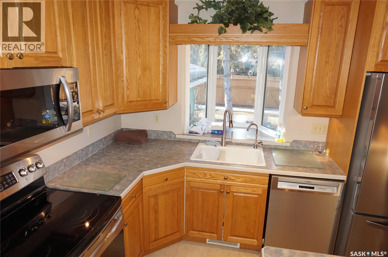 77 Millar Crescent, Regina, SK - Indoor Photo Showing Kitchen