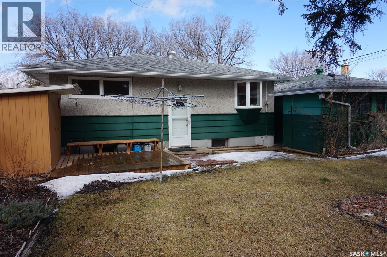 77 Millar Crescent, Regina, SK - Outdoor