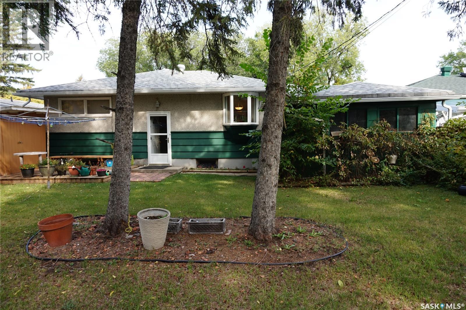 77 Millar Crescent, Regina, SK - Outdoor