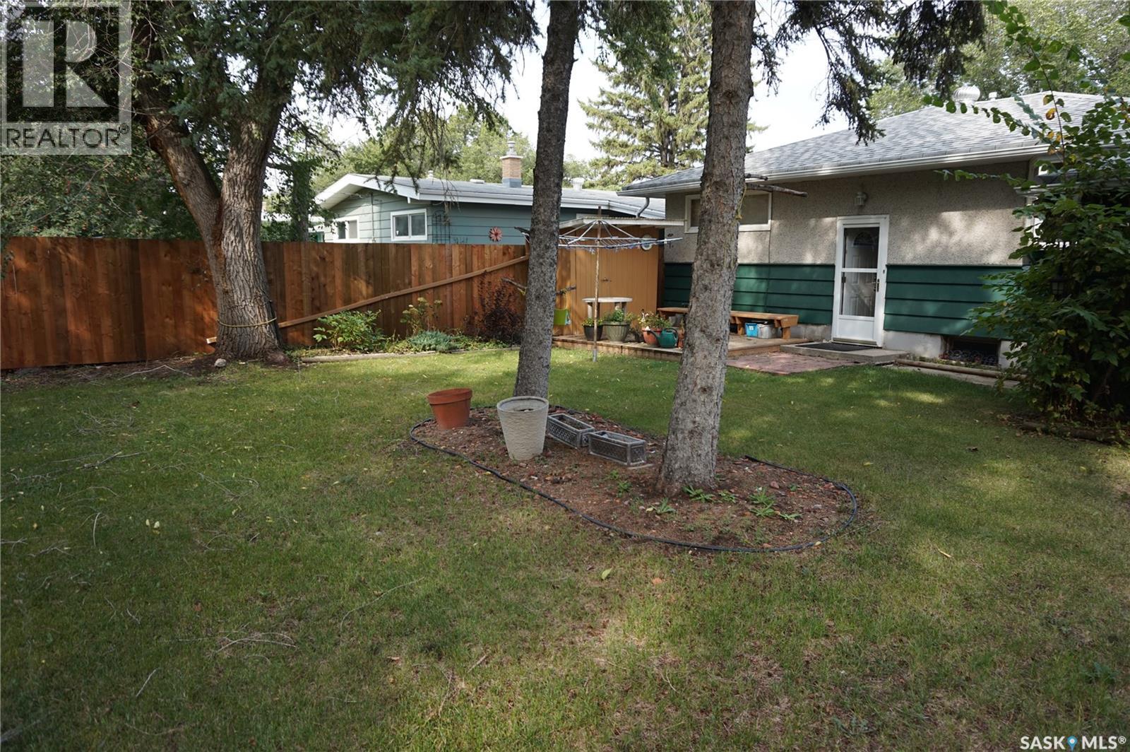 77 Millar Crescent, Regina, SK - Outdoor
