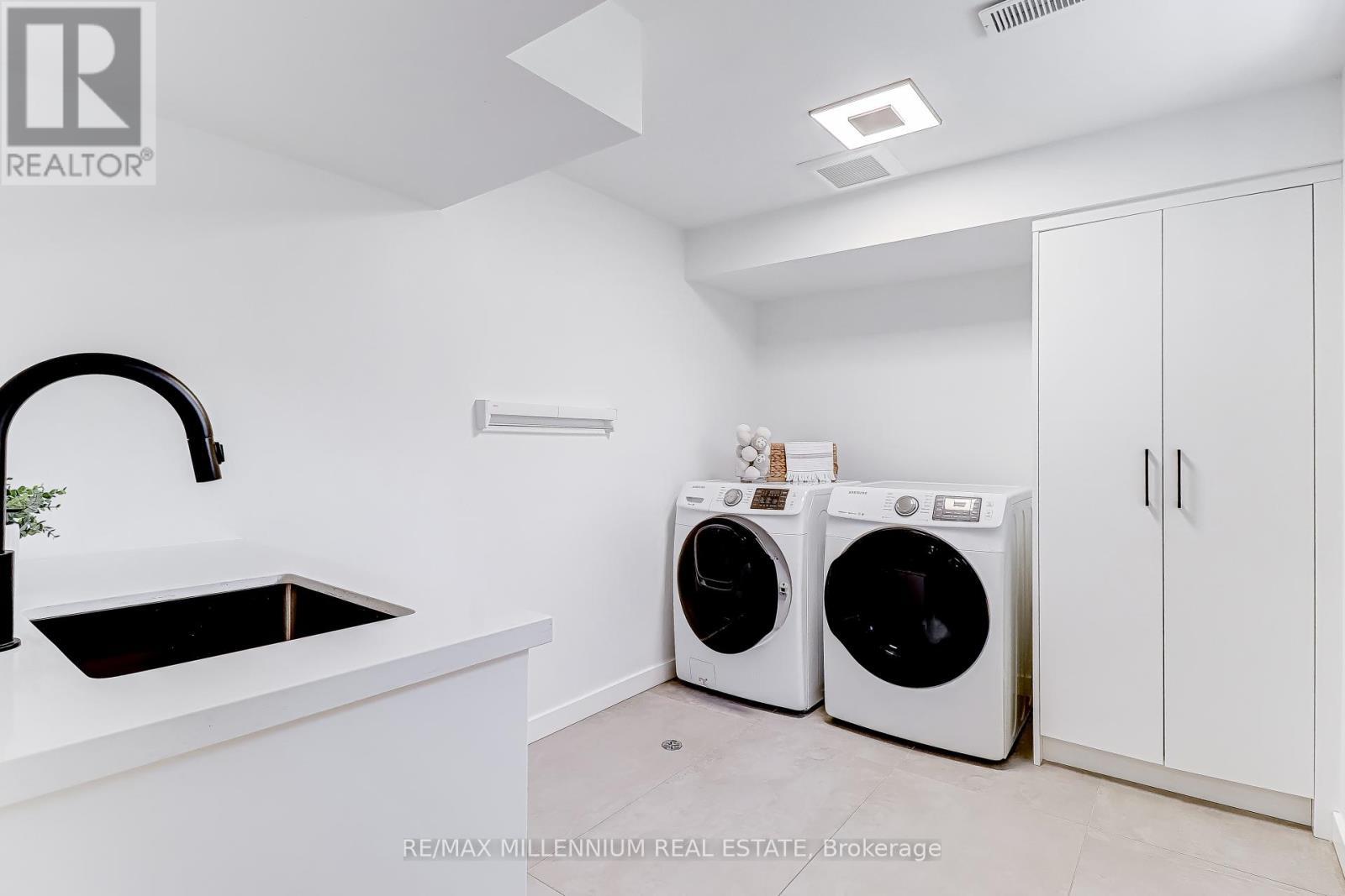 2498 Frankfield Road, Mississauga, ON - Indoor Photo Showing Laundry Room