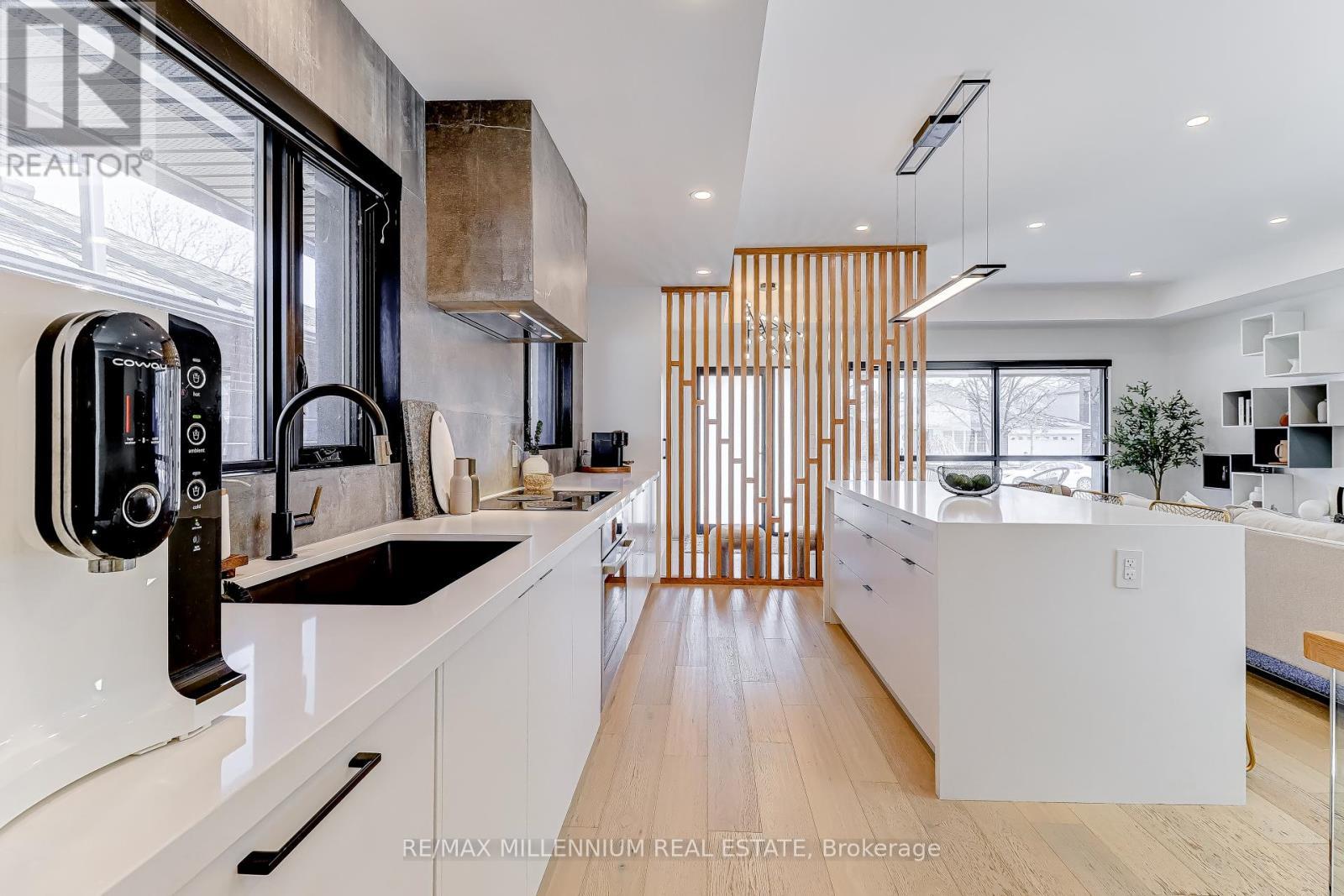 2498 Frankfield Road, Mississauga, ON - Indoor Photo Showing Kitchen