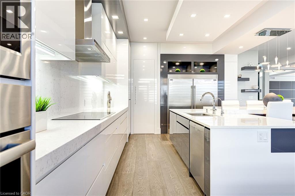 685 Meadowsweet Avenue, Waterloo, ON - Indoor Photo Showing Kitchen With Upgraded Kitchen