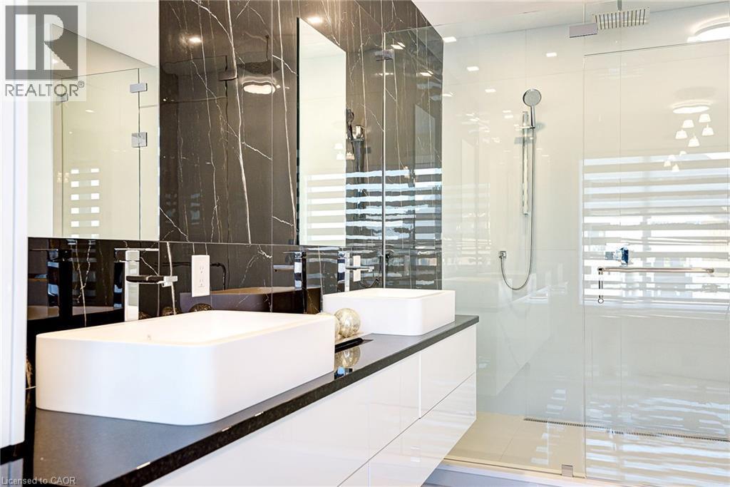 685 Meadowsweet Avenue, Waterloo, ON - Indoor Photo Showing Bathroom