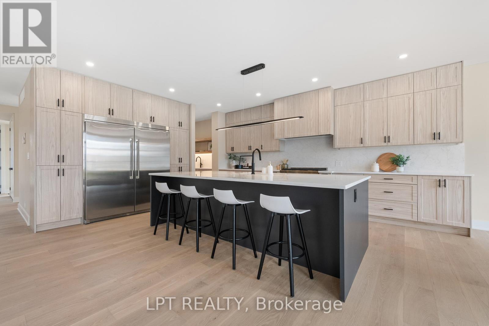 15 Briggs Avenue, Ottawa, ON - Indoor Photo Showing Kitchen With Upgraded Kitchen