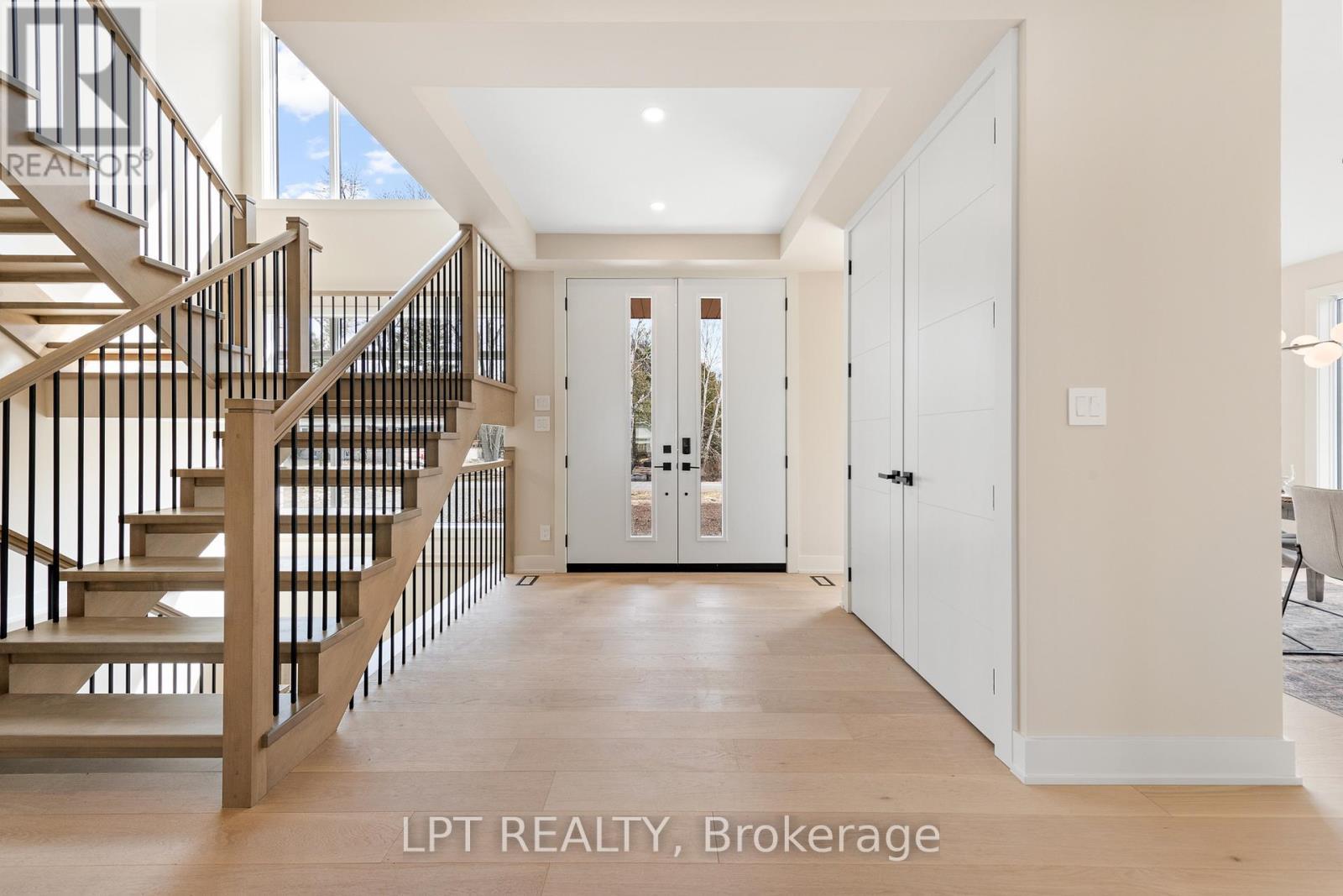 15 Briggs Avenue, Ottawa, ON - Indoor Photo Showing Other Room