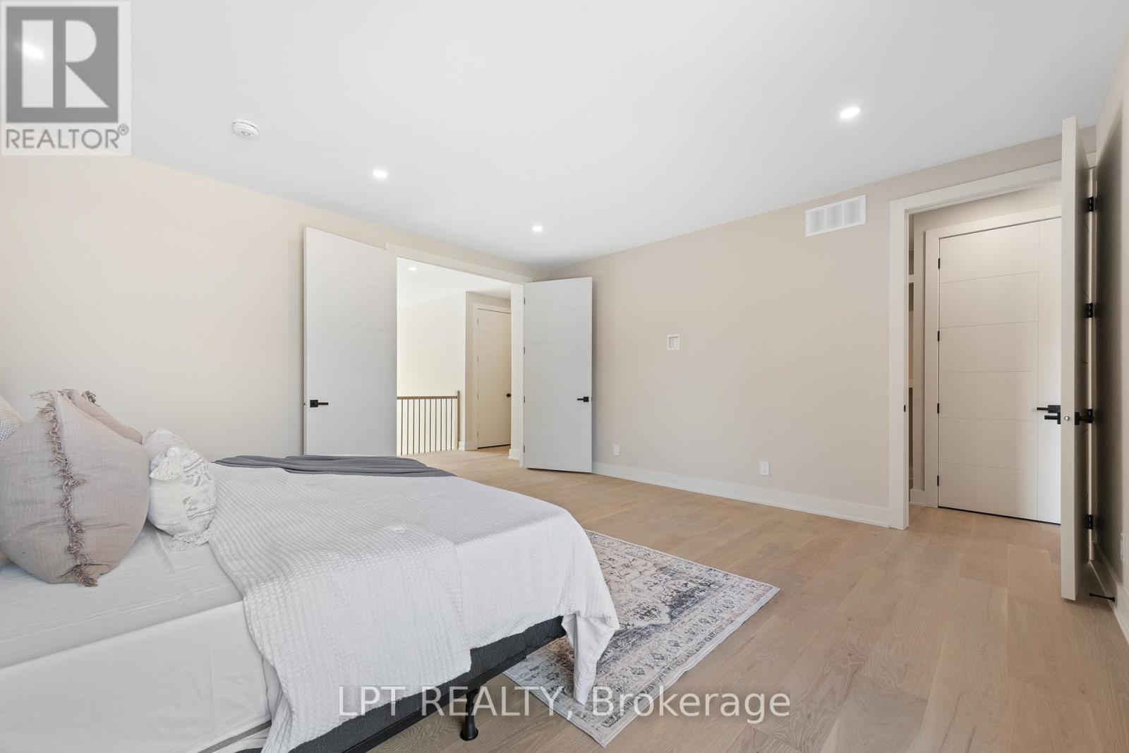 15 Briggs Avenue, Ottawa, ON - Indoor Photo Showing Bedroom