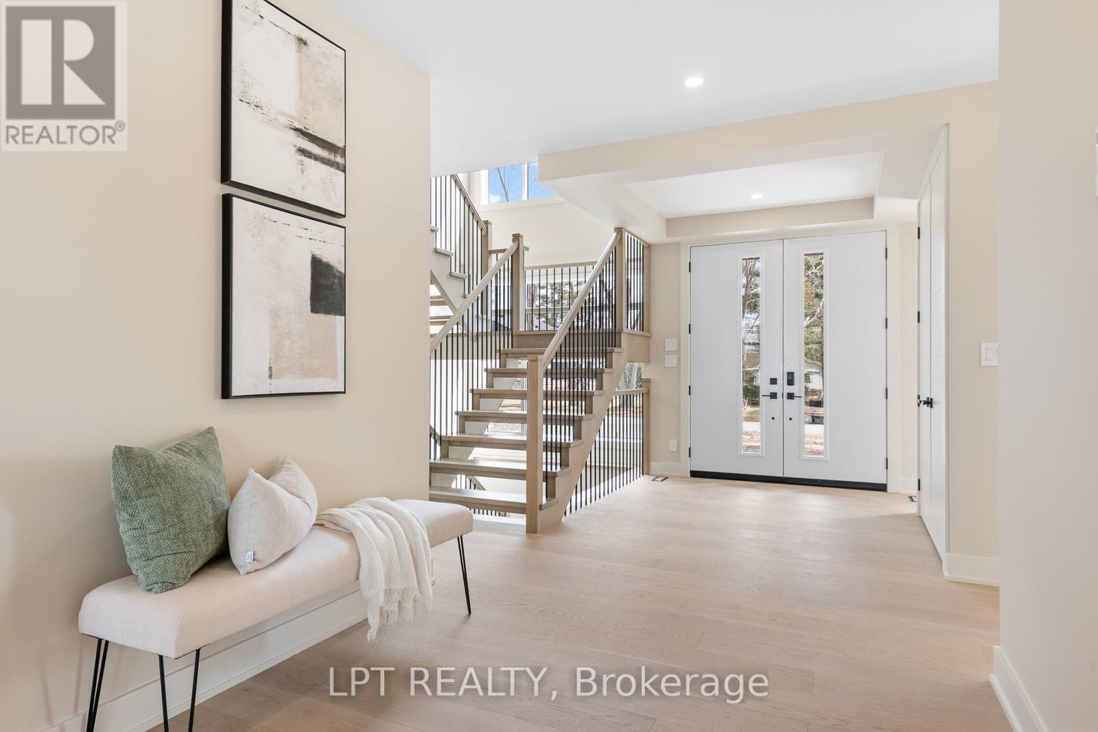 15 Briggs Avenue, Ottawa, ON - Indoor Photo Showing Other Room