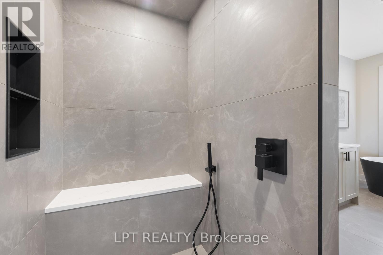 15 Briggs Avenue, Ottawa, ON - Indoor Photo Showing Bathroom