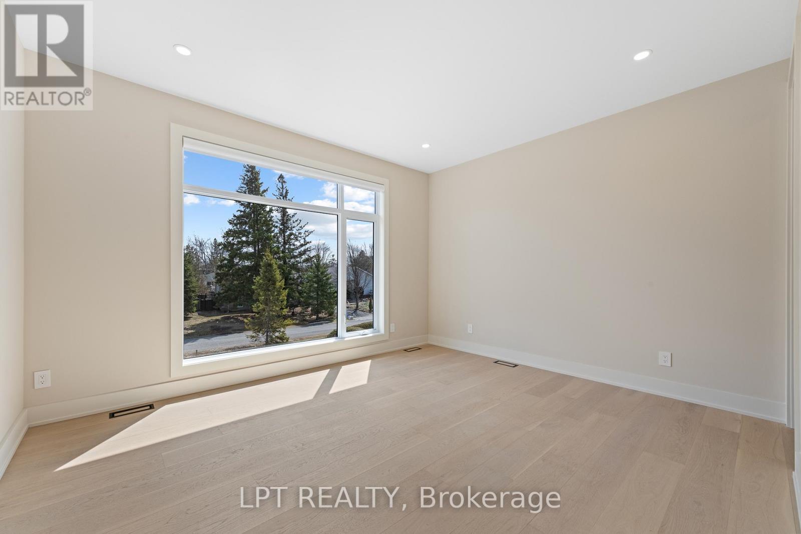 15 Briggs Avenue, Ottawa, ON - Indoor Photo Showing Other Room