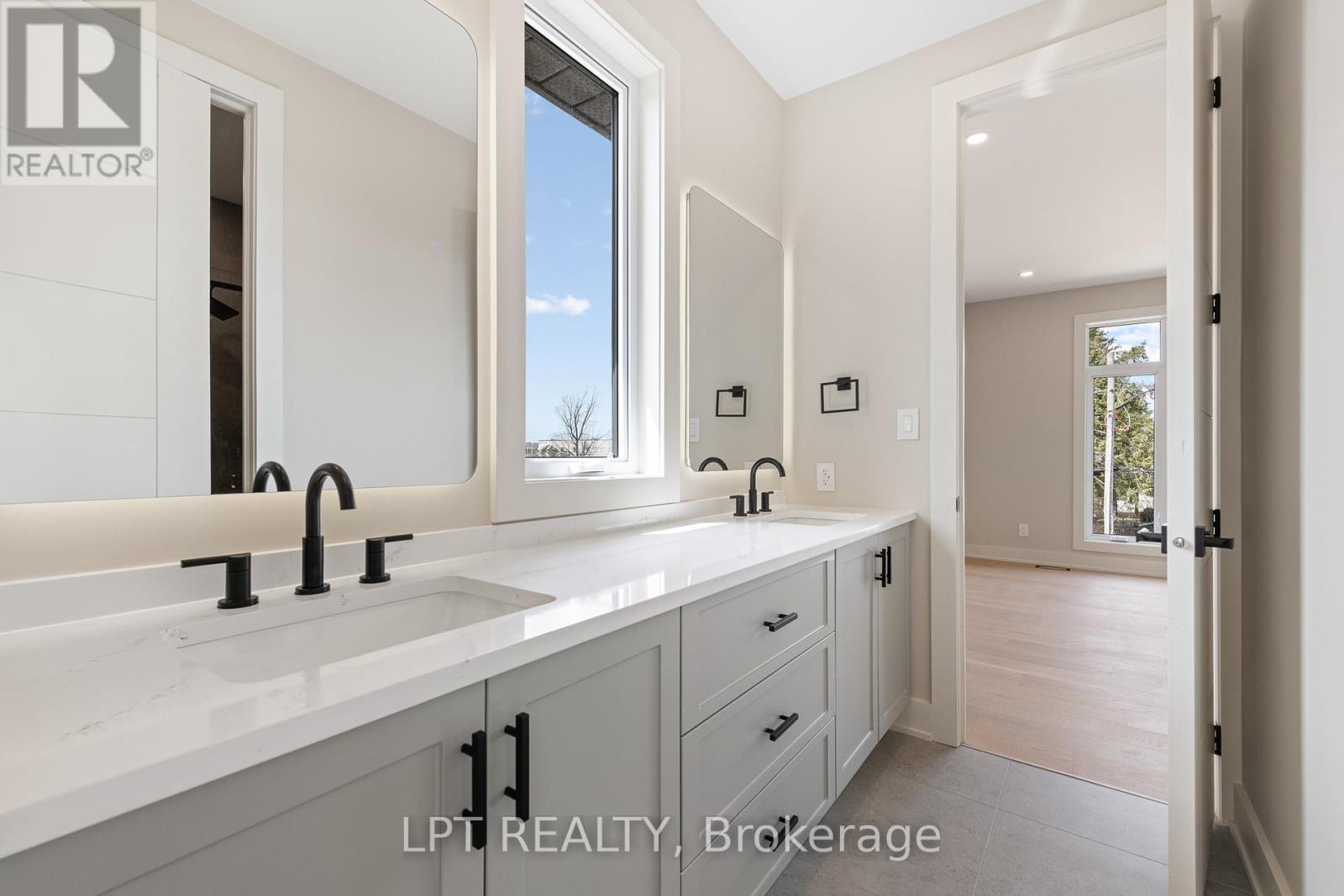 15 Briggs Avenue, Ottawa, ON - Indoor Photo Showing Bathroom