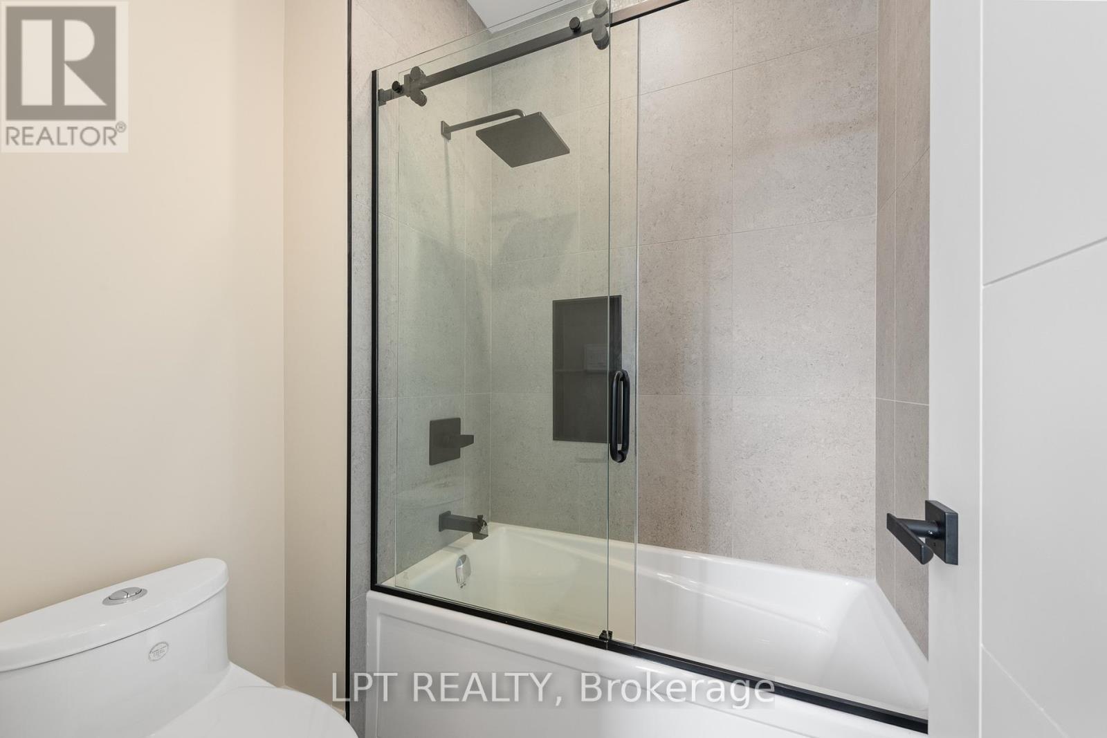 15 Briggs Avenue, Ottawa, ON - Indoor Photo Showing Bathroom