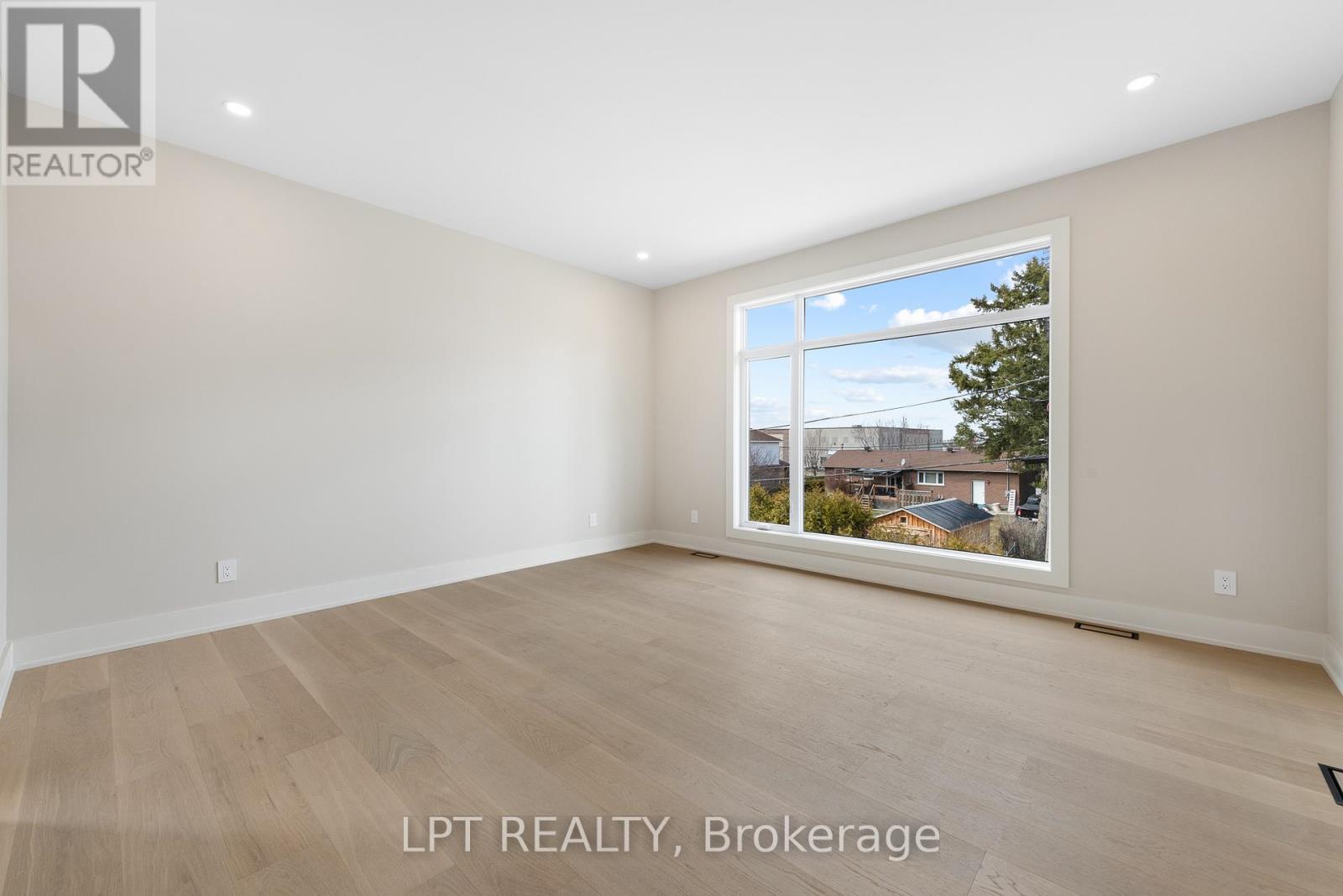 15 Briggs Avenue, Ottawa, ON - Indoor Photo Showing Other Room