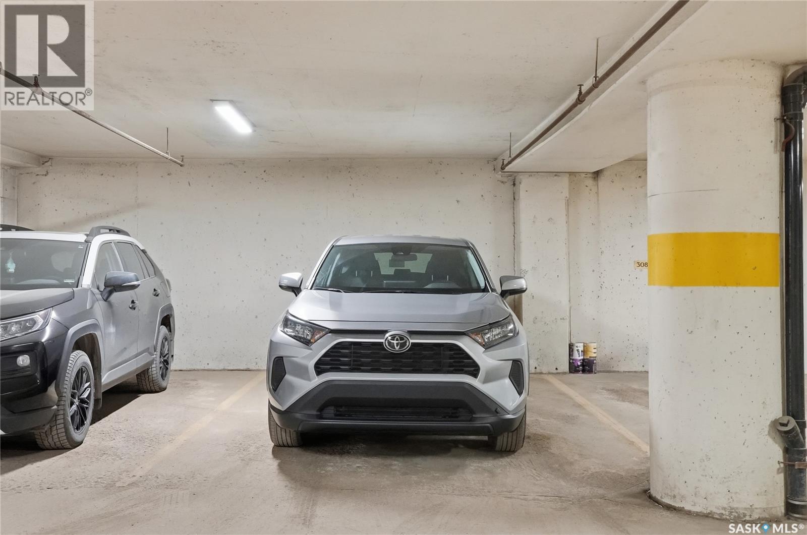 540 424 Spadina Crescent E, Saskatoon, SK - Indoor Photo Showing Garage