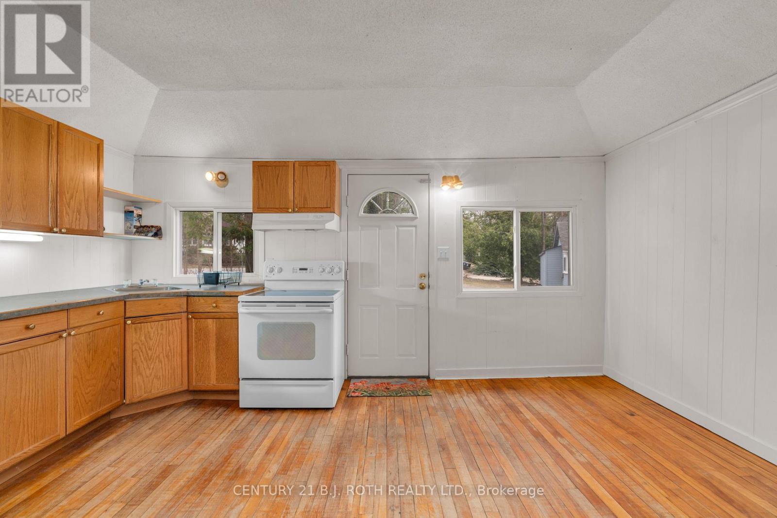 2026 Tiny Beaches Road S, Tiny, ON - Indoor Photo Showing Kitchen