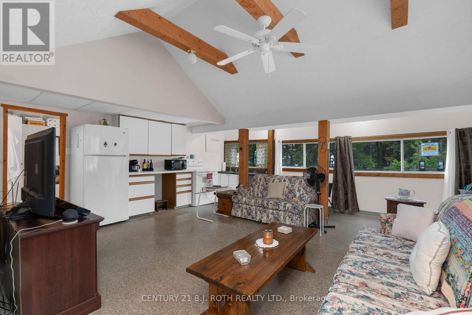 2026 Tiny Beaches Road S, Tiny, ON - Indoor Photo Showing Living Room