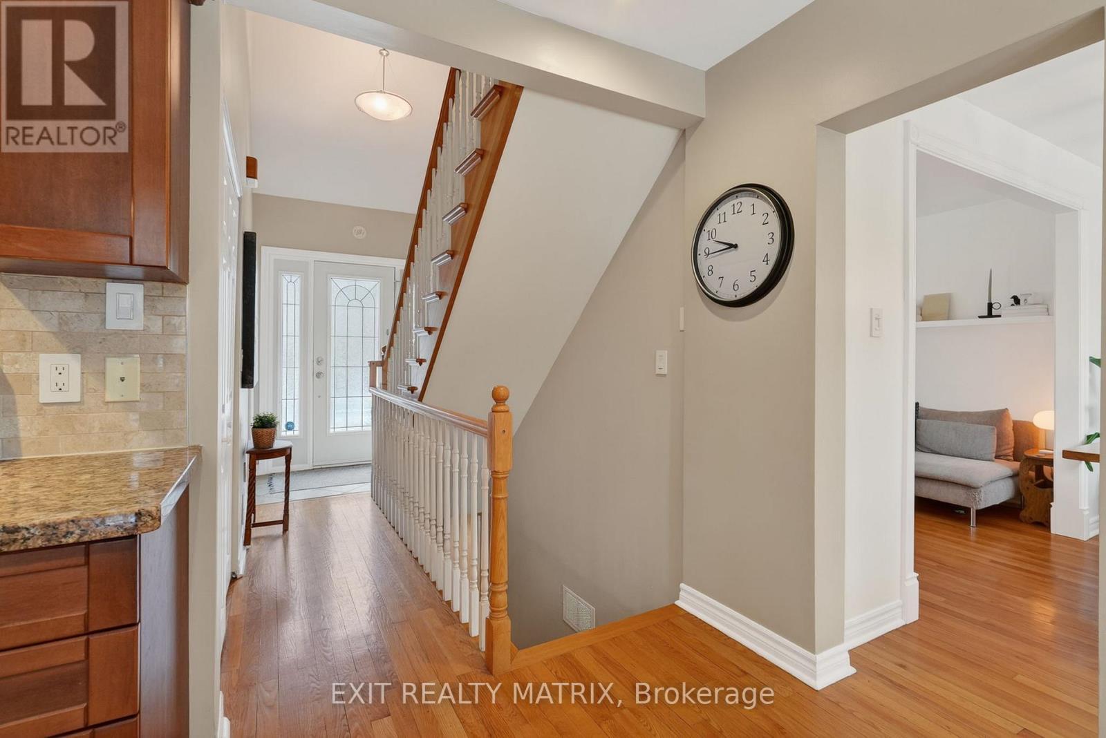 2586 Henley Street, Ottawa, ON - Indoor