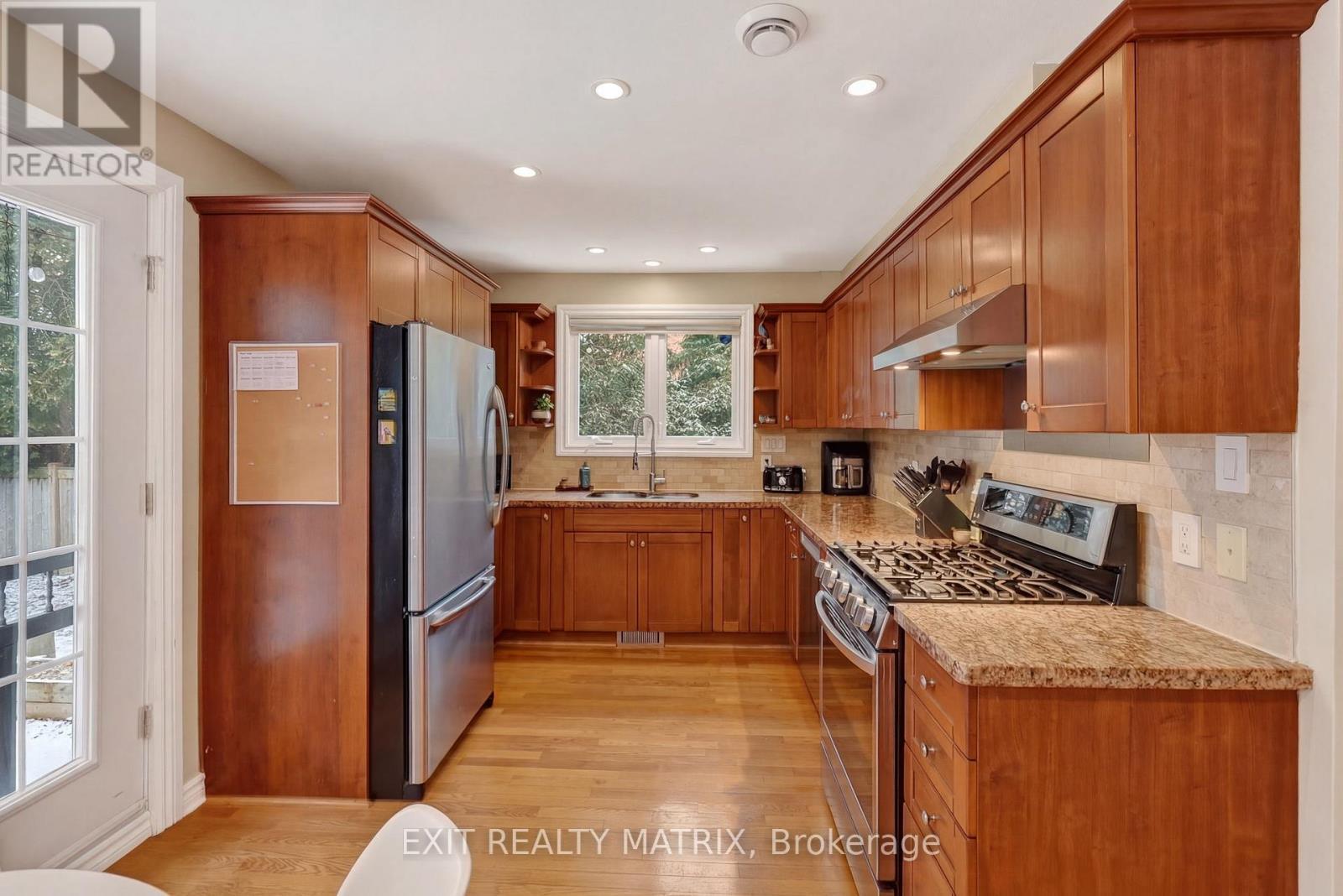 2586 Henley Street, Ottawa, ON - Indoor Photo Showing Kitchen