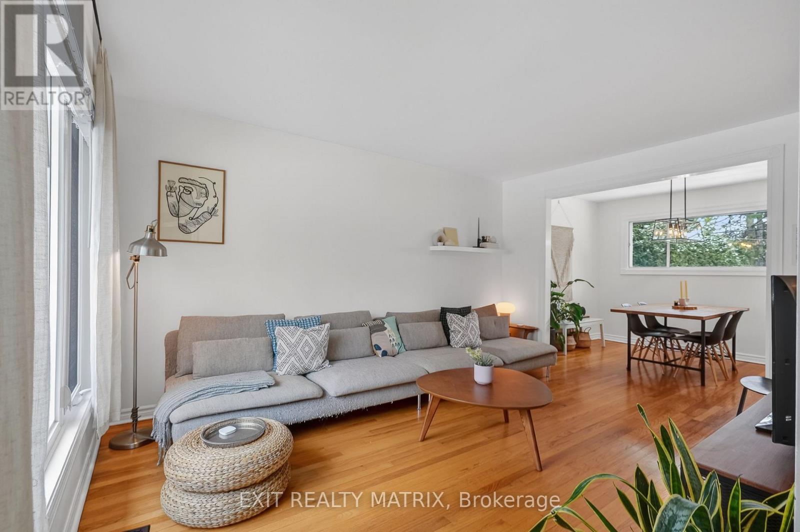 2586 Henley Street, Ottawa, ON - Indoor Photo Showing Living Room