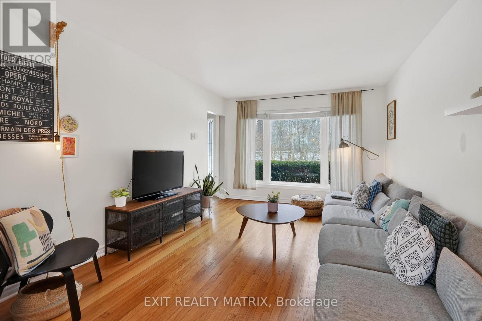 2586 Henley Street, Ottawa, ON - Indoor Photo Showing Living Room