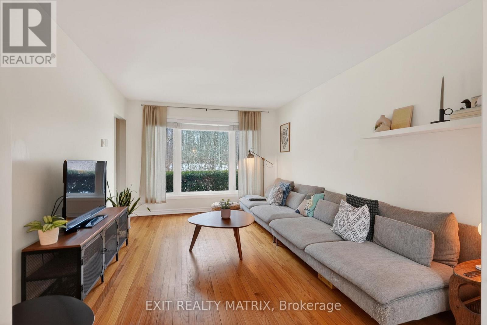 2586 Henley Street, Ottawa, ON - Indoor Photo Showing Living Room
