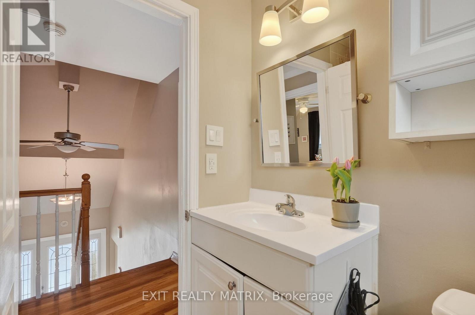 2586 Henley Street, Ottawa, ON - Indoor Photo Showing Bathroom