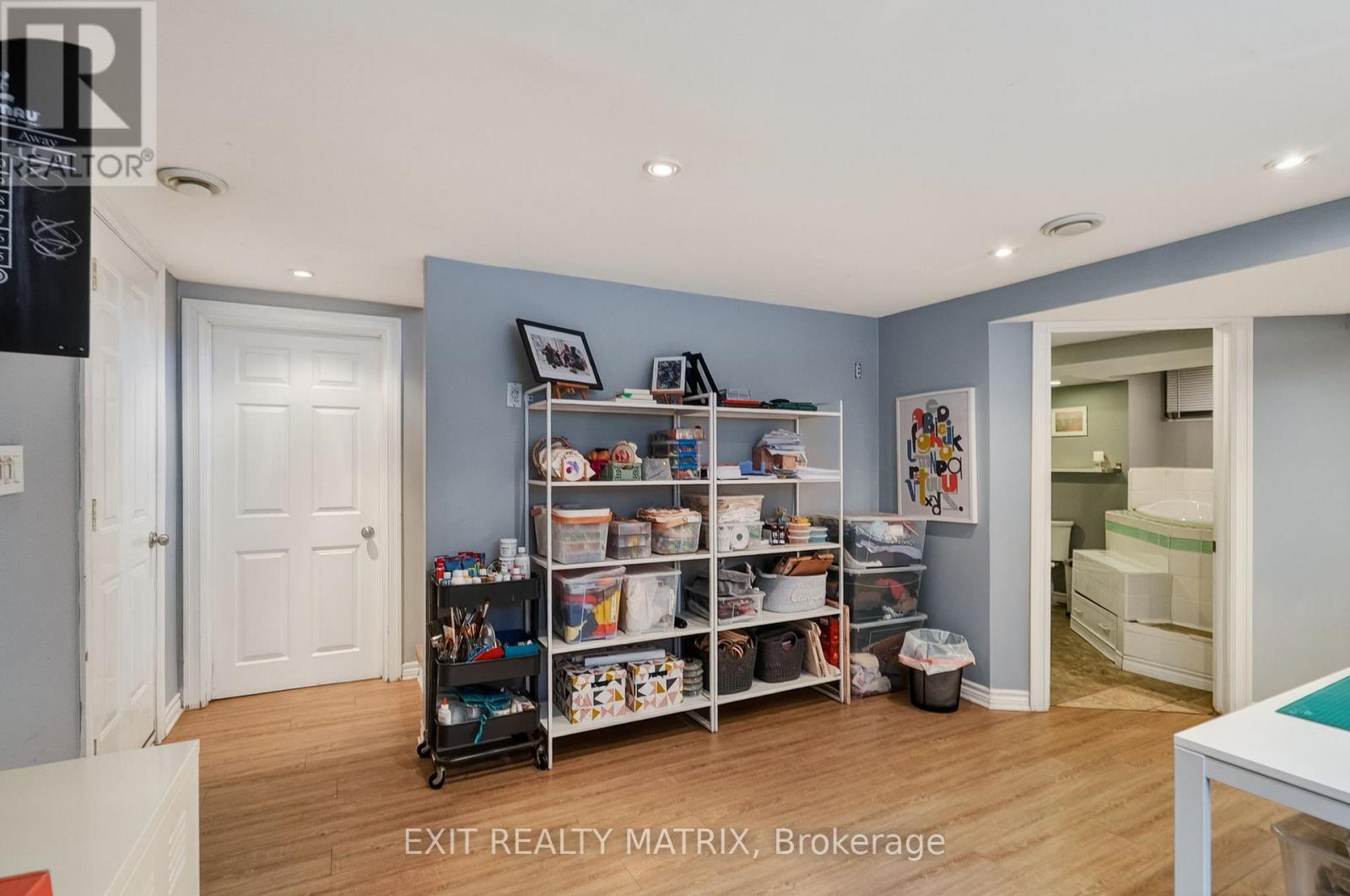 2586 Henley Street, Ottawa, ON - Indoor