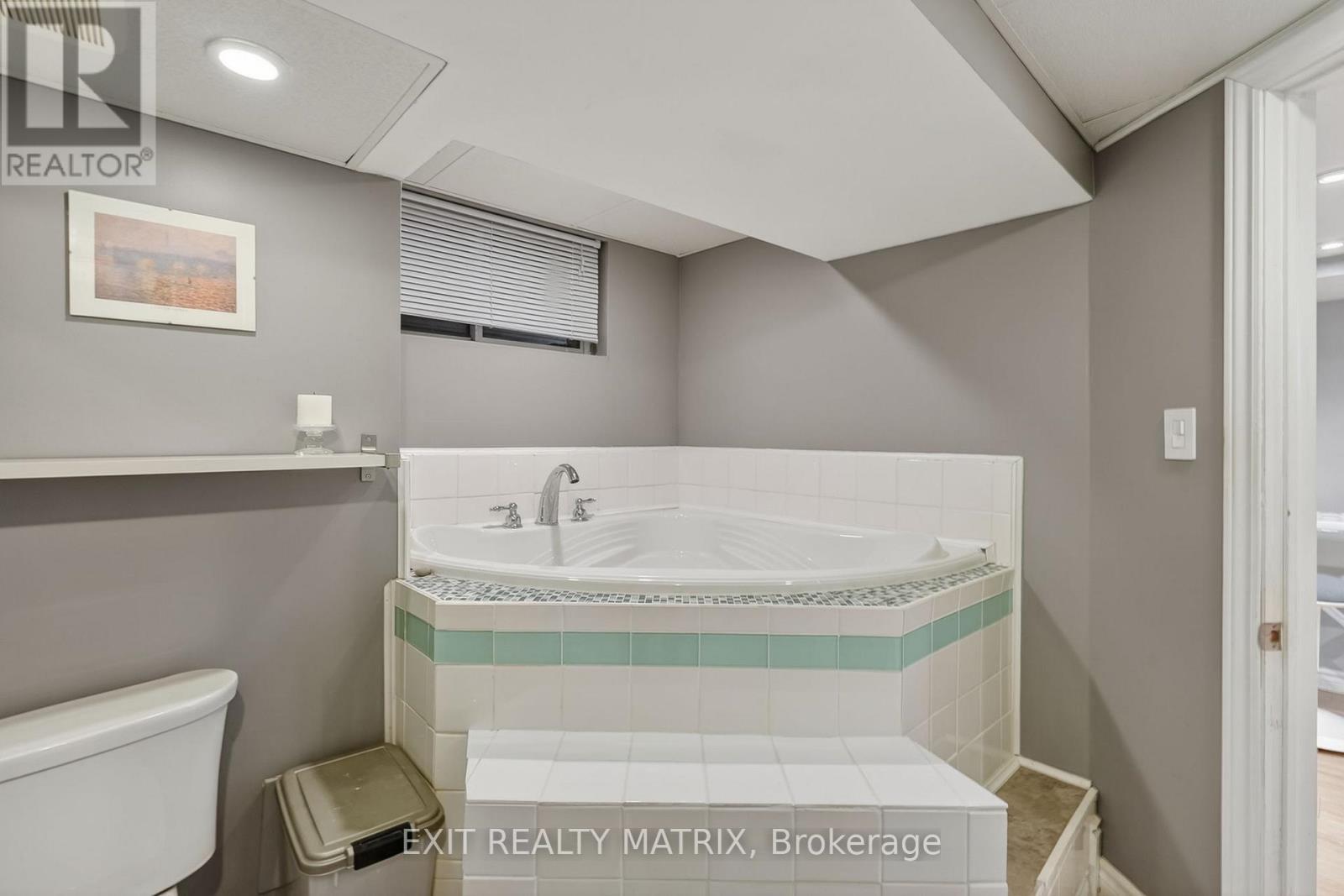 2586 Henley Street, Ottawa, ON - Indoor Photo Showing Bathroom