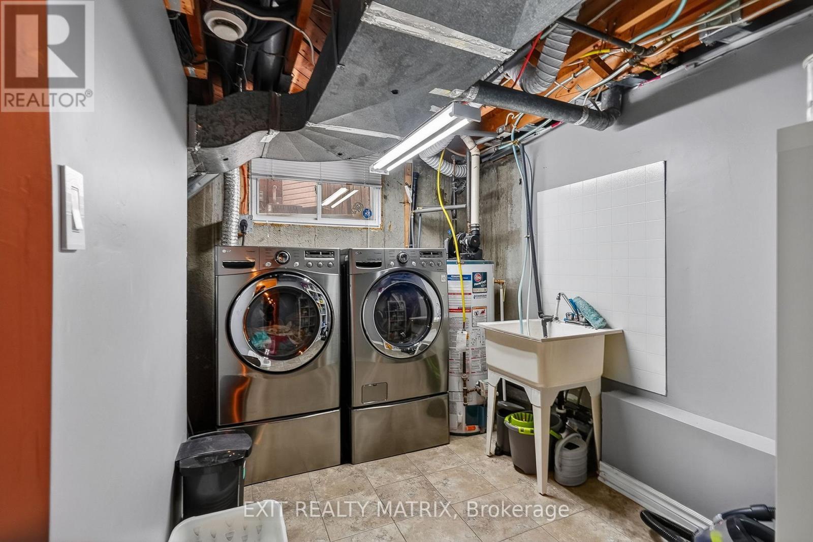 2586 Henley Street, Ottawa, ON - Indoor Photo Showing Laundry Room